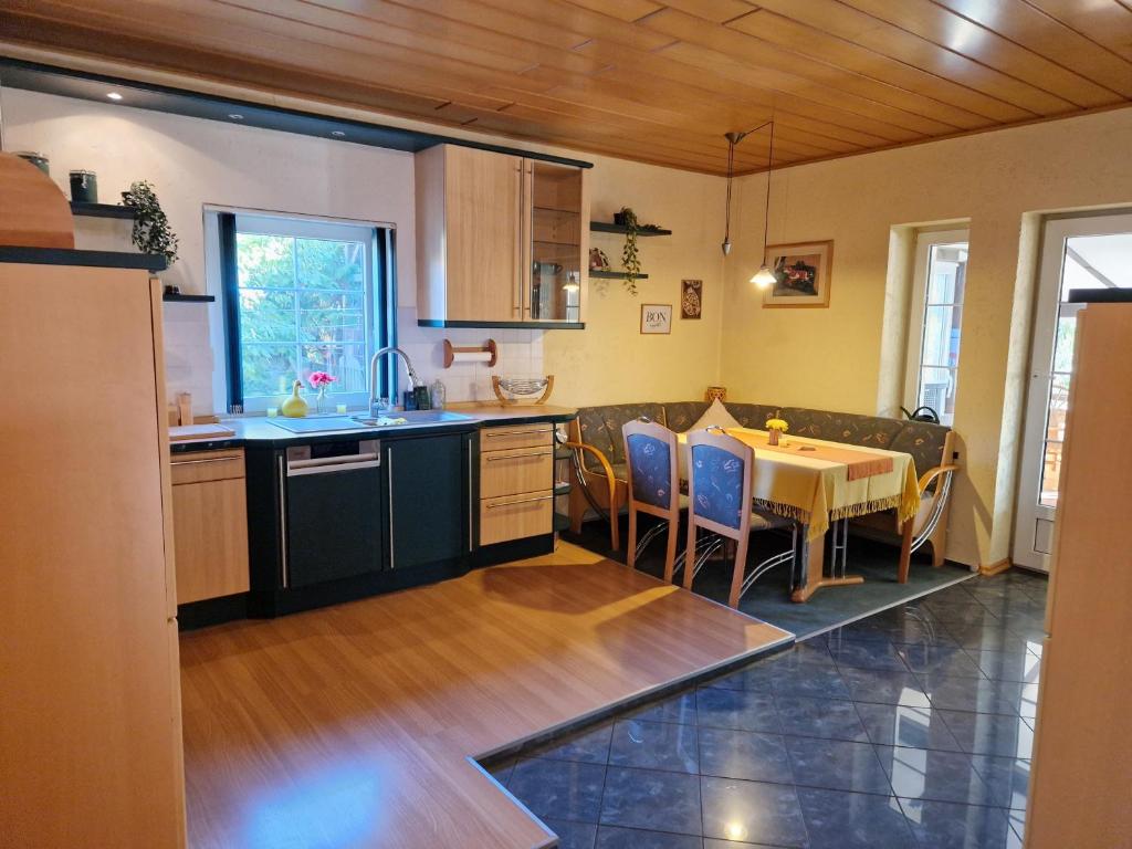 Küche/Küchenzeile in der Unterkunft Ferienhaus Hasenhügel mit Seeblick